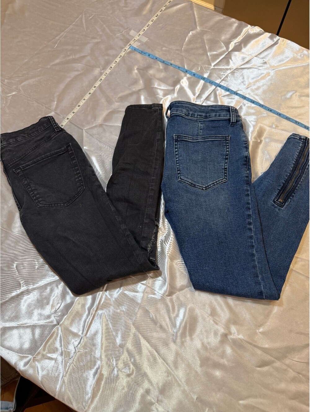 We The Free Women's Skinny Jeans with Zipper and Distressed Design - Size 26